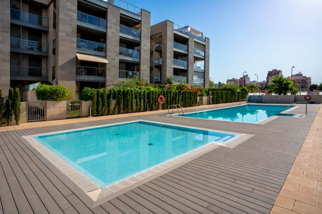 Piscina terraza apartamentos Residencial Can Domenge en Palma