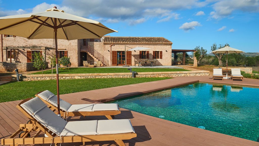 Piscina jardín Villa finca S' Estelrica en Artà