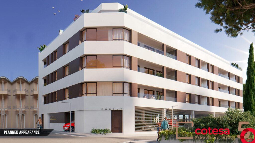 Entrada edificio Ponent Cala Bona 17 pisos en venta